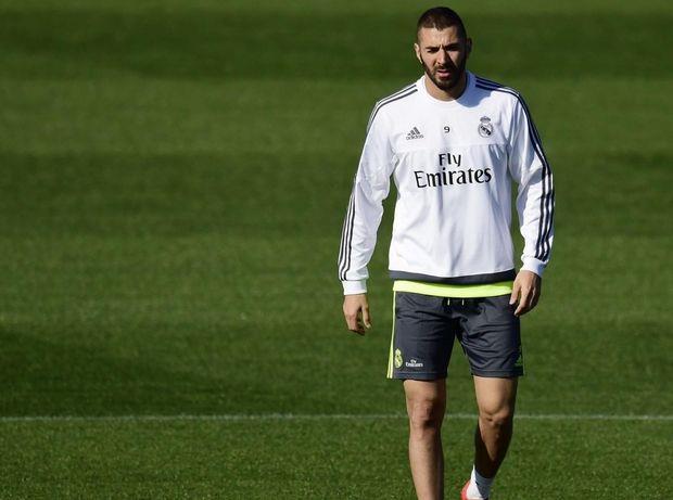 Μπορεί η Ρεάλ Μαδρίτης να στηρίζει τον Καρίμ Μπενζεμά, δημοσιεύματα από την Ισπανία, ωστόσο, αναφέρουν πως υπάρχουν σκέψεις να πουληθεί ακόμα και τον Γενάρη που μας έρχεται.