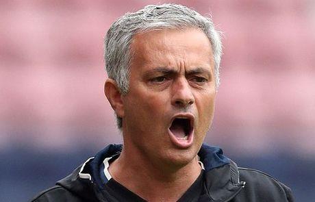 Ο Ζοζέ Μουρίνιο "έβαλε στο ψυγείο" τον Μπάστιαν Σβάινσταϊγκερ από το ξεκίνημα της σεζόν όμως ο Γερμανός δεν είναι ο μόνος που έπεσε στη δυσμένειά του. Μάθετε για τον έτερο παίκτη των "κόκκινων διαβόλων" που περισσεύει στον Πορτογάλο.