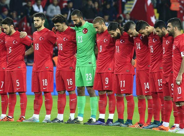 Η τουρκική ποδοσφαιρική ομοσπονδία υποστηρίζει πως τα γιουχαΐσματα φιλάθλων της χώρας κατά τη διάρκεια της ενός λεπτού σιγής για τα θύματα του Παρισιού δεν είχε να κάνει με έλλειψη σεβασμού.