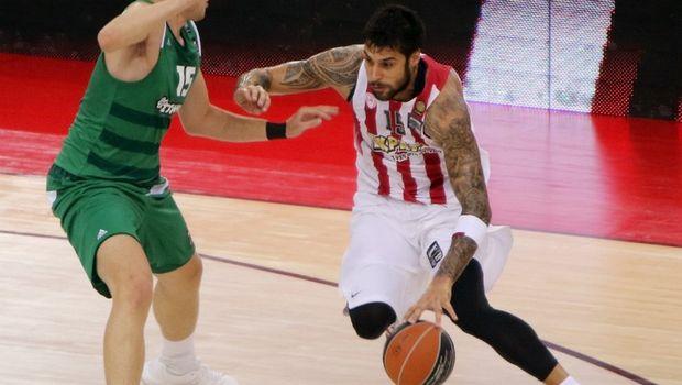 Ένας αγριεμένος Ολυμπιακός έκανε επίδειξη δύναμης στο ΣΕΦ και νίκησε τον Παναθηναϊκό με το επιβλητικό 88-63, κυριαρχώντας στο ματς, έχοντας για "εκτελεστές" τους Πρίντεζη (18π), Λοτζέσκι (15π) και Γκριν (14π)