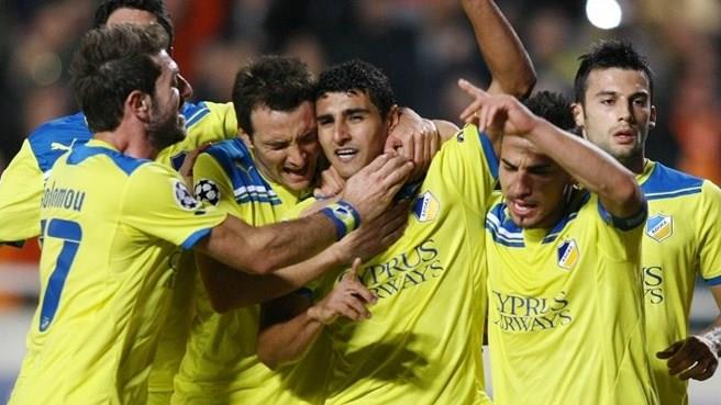 Την ιστορική νίκη επί της Πόρτο στο ΓΣΠ φέρνει στη μνήμη του ο ΑΠΟΕΛ, με τους χρυσούς σκόρερ Αλμέιδα και Μαντούκα να χαρίζουν ένα φανταστικό τρίποντο στους «γαλαζοκίτρινους».