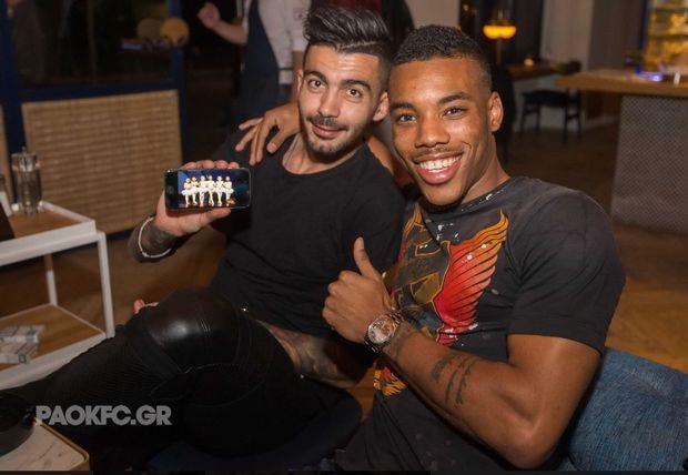 Απίστευτη φωτογραφία ανέβασε στο κινητό του ο Στέφανος Αθανασιάδης και τη διαφήμισε παρέα με τον Ροντρίγκες στο δείπνο της ομάδας (photos)