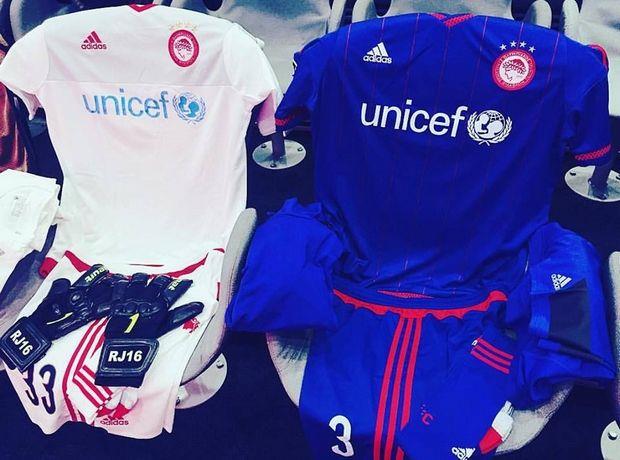 Με μπλε εμφανίσεις θα παραταχθεί στην "Allianz Arena" κόντρα στη Μπάγερν Μονάχου ο Ολυμπιακός, όπως ανακοίνωσαν μέσω των social media οι Πειραιώτες.