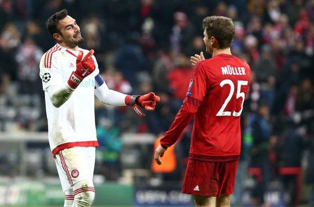 Ο τρόπος που αντιμετώπισαν οι παίκτες του Ολυμπιακού την ήττα από τη Μπάγερν, ο τελικός με την Άρσεναλ, η πλάκα του Ρομπέρτο στον Μίλερ και οι εναγκαλισμοί του Γουαρδιόλα με τους Καμπιάσο, Ρομπέρτο.