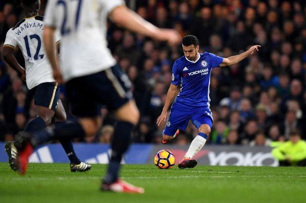 Η Τσέλσι βρέθηκε να χάνει στο λονδρέζικο ντέρμπι με την Τότεναμ, αλλά έκανε ανατροπή (2-1) και με την 7η σερί νίκη της έσπασε το αήττητο των "spurs" και διατηρήθηκε στην κορυφή της Premier League (videos)