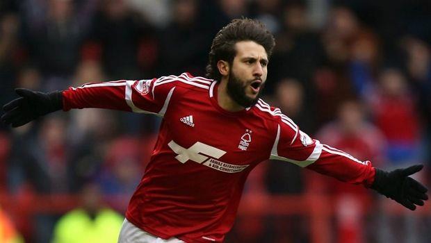 Σε μια έντονη συναισθηματικά συνέντευξη, ο Τζαμέλ Αμπντούν μίλησε για την τροπή που πήρε η καριέρα του, επικαλέστηκε τους Βαλβέρδε και Ζαρντίμ προς υπεράσπιση του, αναφέρθηκε στην ταμπέλα του τζογαδόρου και αναρωτήθηκε αν υπάρχει κλαμπ με... κότσια να του προσφέρει συμβόλαιο