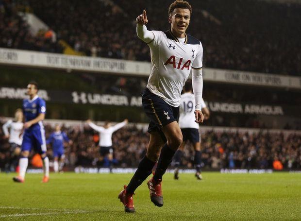 Η Τότεναμ νίκησε 2-0 την Τσέλσι στο "White Hart Lane" και δεν της επέτρεψε να ισοφαρίσει το ρεκόρ της Άρσεναλ με 14 σερί νίκες. Και τα δύο γκολ με κεφαλιά του Άλι από σέντρα του Έρικσεν