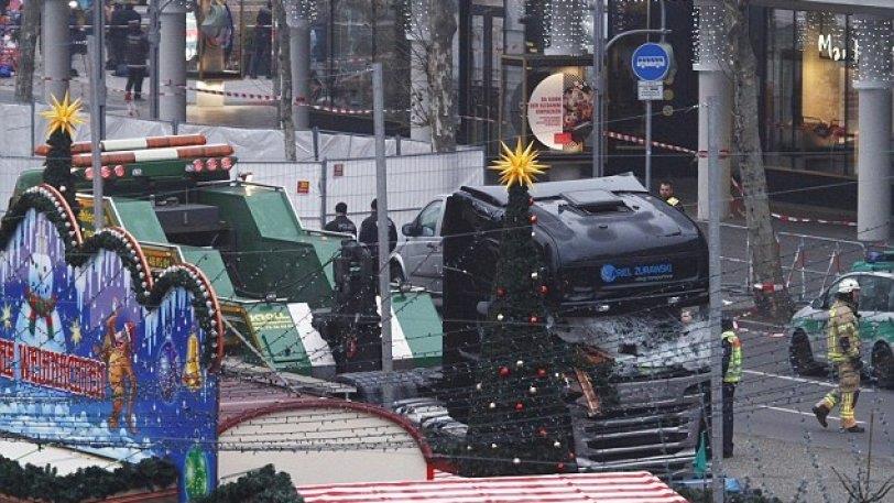 Επιστολή προς τους 20 συλλόγους του πρωταθλήματος, έστειλε η διοργανώτρια αρχή της Πρέμιερ Λιγκ, με σκοπό να τονίσει τη σημασία της αύξησης μέτρων ασφαλείας στα γήπεδα, έπειτα και από τα τελευταία τρομοκρατικά χτυπήματα στην Ευρώπη...