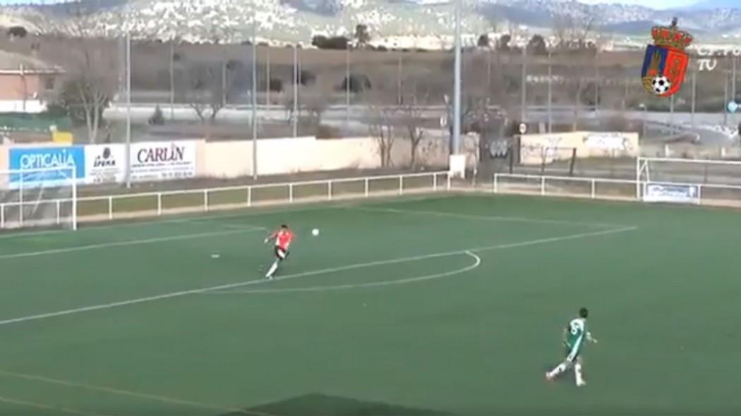 Ένα απίστευτο γκολ από το ένα τέρμα στο άλλο, πέτυχε ο τερματοφύλακας της Πολθουέλο, σε αγώνα για το πρωτάθλημα της Δ΄κατηγορίας της Ισπανίας.