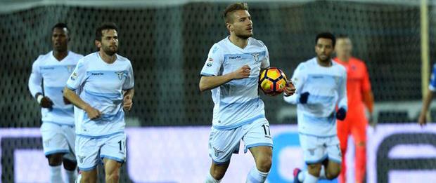 Η Λάτσιο έφυγε με νίκη δέκα χρόνια μετά από το γήπεδο της Έμπολι και μάλιστα με ανατροπή, κάνοντας το τρίτο σερί διπλό