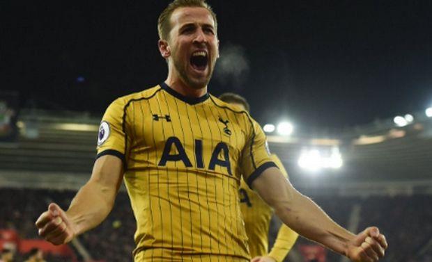 Ο Ζοζέ Μουρίνιο έριξε στον αγώνα με τη Μπλάκμπερν τον Ζλάταν Ιμπραχίμοβιτς και αυτός σημείωσε το γκολ της πρόκρισης από τη φάση των 16 του Κυπέλλου Αγγλίας. Η Τότεναμ διέλυσε εκτός έδρας τη Φούλαμ με 3-0 χάρη σε χατ τρικ του Χάρι Κέιν.
