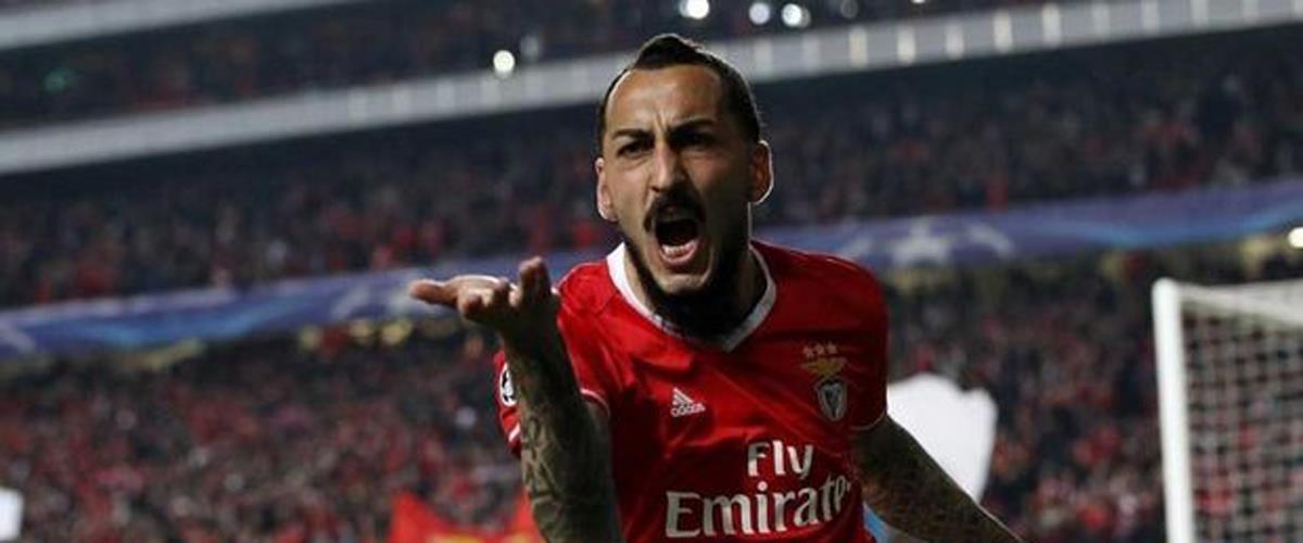 Η Tianjin Quanjian κατέβαλε τα 45.000.000 ευρώ που αντιστοιχούν στη ρήτρα αποδέσμευσης του Κώστα Μήτρογλου από την Μπενφίκα, αλλά ο διεθνής Έλληνας φορ είπε όχι στην πρόταση 8.000.000 ευρώ ανά σεζόν, τουτέστιν πενταπλασιασμό των απολαβών του.