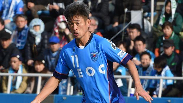 Είναι ο γηραιότερος επαγγελματίας εν ενεργεία ποδοσφαιριστής και την Κυριακή έκλεισε τα 50 του χρόνια! 