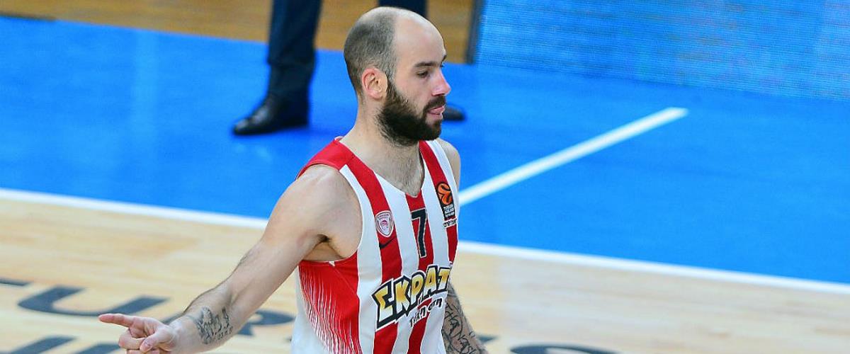 Ο Βασίλης Σπανούλης ήταν πάλι "εκεί" όταν τον χρειάστηκε ο Ολυμπιακός. Κυριάρχησε στο παρκέ και "σκότωσε" την Αναντολού Εφές. Δείτε πως (VIDEO).
