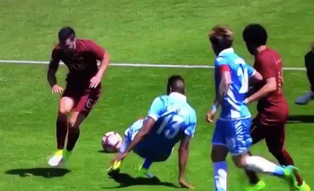 Η Ρόμα ισοφάρισε σε 1-1 τη Λάτσιο, λίγο πριν το ημίχρονο του ντέρμπι της "Αιώνιας Πόλης", με πέναλτι - σκάνδαλο που κέρδισε ο Στρόουτμαν