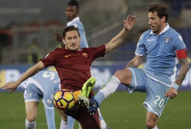 Η ασόβαρη Ρόμα ηττήθηκε 3-1 από τη Λάτσιο και απώλεσε όποιες λιγοστές ελπίδες είχε για κατάκτηση του τίτλου στη Serie A
