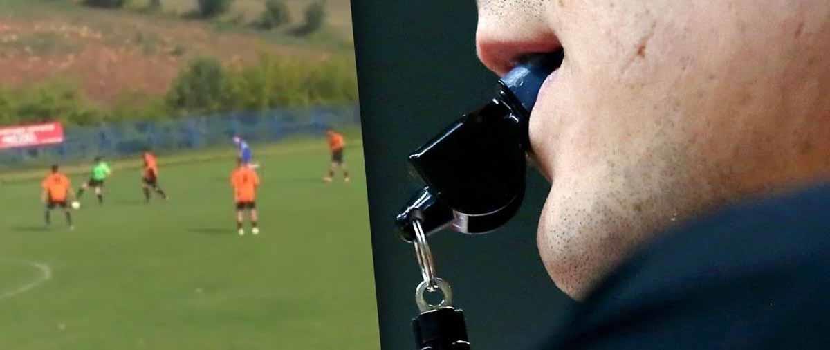 Σε επίσημο αγώνα διαιτητής και βοηθός έγιναν... ποδοσφαιριστές και φίλαθλος έγινε επόπτης!