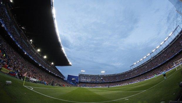 Το "Vicente Calderon" πέρασε στην ποδοσφαιρική ιστορία από την Κυριακή και ήδη τη Δευτέρα (29/5) ξηλώθηκε ο χλοοτάπητας που κάλυπτε τον αγωνιστικό χώρο