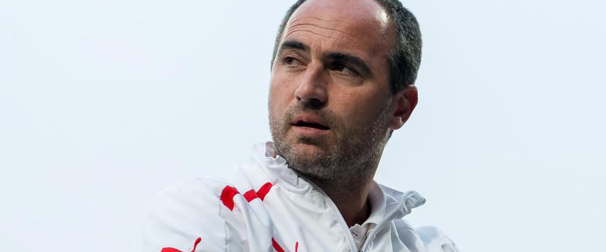 Ο Ολλανδός αποχωρεί από την ομάδα u21 της Φέγενοορτν και παίρνει θέση δίπλα στον Μάριο Μπέιν στον πάγκο του ΑΠΟΕΛ