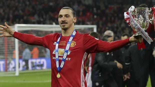 Η Μάντσεστερ Γιουνάιτεντ δεν δήλωσε τον Ζλάταν Ιμπραχίμοβιτς στο ρόστερ για τη νέα αγωνιστική περίοδο και ως εκ τούτου, ο Σουηδός επιθετικός αποτελεί παρελθόν από τον αγγλικό σύλλογο.
