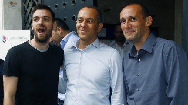 Μετά τον Γιώργο Πρίντεζη, τη συνεργασία του με τον Ολυμπιακό επέκτεινε και ο Βαγγέλης Μάντζαρης. Κράτησαν αναλλοίωτο τον ελληνικό κορμό τους οι Πειραιώτες.