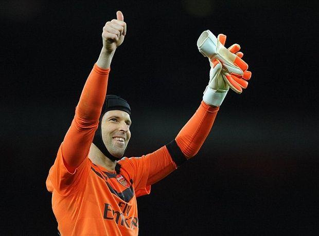 Ο Πετρ Τσεχ κατάφερε να μην δεχτεί γκολ για 170η φορά στην καριέρα του στην Αγγλία και πλέον βρίσκεται στην πρώτη θέση της λίστας με τους τερματοφύλακες που έχουν κρατήσει περισσότερες φορές το "μηδέν".