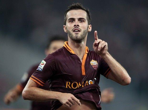 Η Ρεάλ Μαδρίτης ετοιμάζεται να τινάξει τη μπάνκα στον αέρα σύμφωνα με τη "Marca", πληρώνοντας ρήτρα 45.000.000 ευρώ για να πάρει τον Μίραλεμ Πιάνιτς από τη Ρόμα. Διαβάστε λεπτομέρειες.