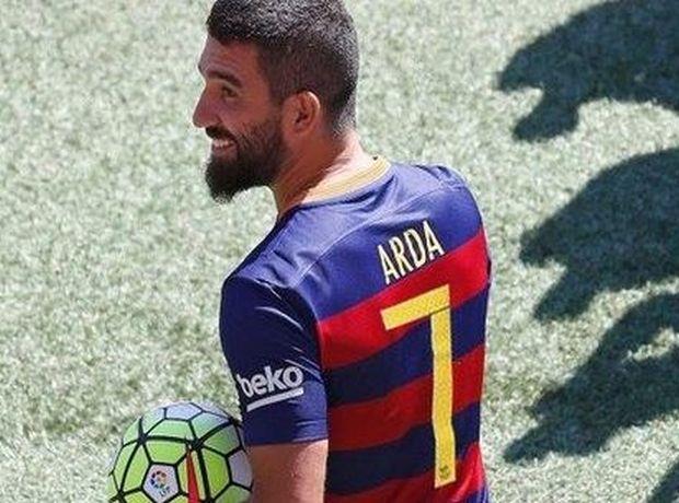 Ο Τούρκος, Αρντά Τουράν, έκανε ντεμπούτο με τη Μπαρτσελόνα στο ματς Κυπέλλου με την Εσπανιόλ, έξι μήνες μετά την απόκτησή του. Έτσι κινήθηκε στο χορτάρι 