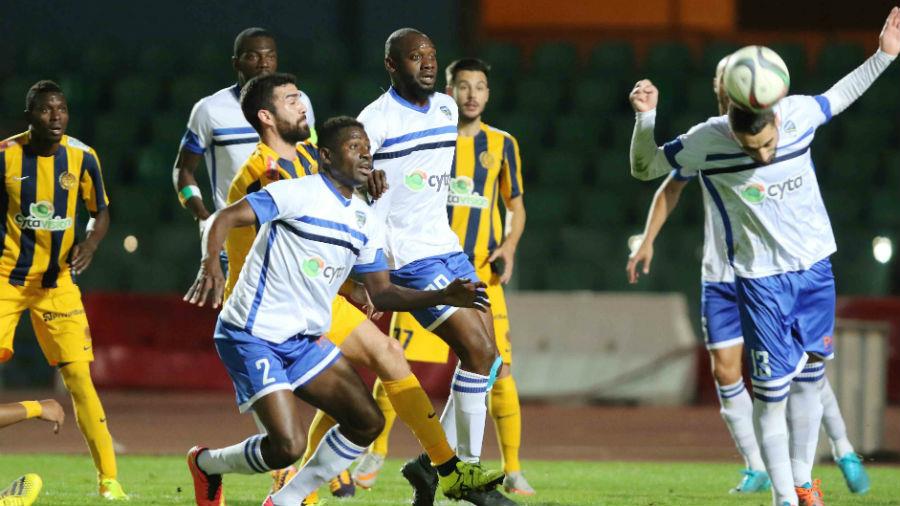 O Αλαμπί αποβλήθηκε στο 61', όμως η ΑΕΛ δεν εκμεταλλεύτηκε το αριθμητικό της πλεονέκτημα