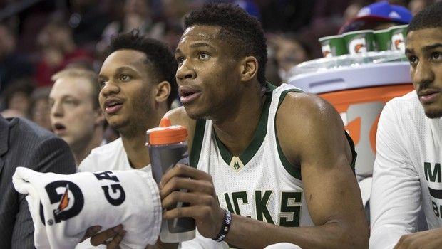 Ο Γιάννης Αντετοκούνμπο έκανε το όνειρο του πραγματικότητα και θα δει αγώνα με τον αγαπημένο του παλαιστή στο WWE από κοντά. Ποιο είναι το παρατσούκλι του άσου των Μπακς πάνω στο... ρινγκ που περιέχει... τι άλλο; Ελλάδα. Μυστήριο με τη συμμετοχή του κόντρα στους Μπουλς (VIDEO)!
