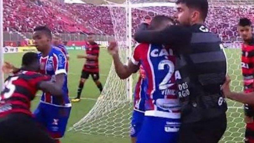 Ενα γκολ και ένας άσεμνος τρόπος πανηγυρισμού ήταν αρκετά για να αρχίσει το... ξύλο μεταξύ παικτών σε ματς στη Βραζιλία.