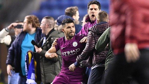 Δεν έφτασε στην Μάντσεστερ Σίτι ο αποκλεισμός στο FA Cup, τώρα κινδυνεύει να χάσει και τον Σέρχιο Αγκουέρο επειδή χτύπησε οπαδό. Οι "πολίτες" όμως δίνουν ελαφρυντικά στον παίκτη...