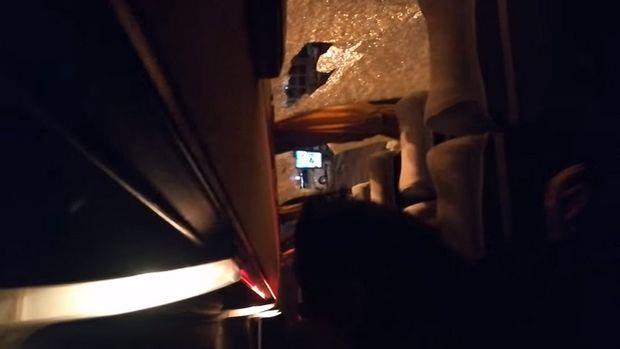 Δείτε σε video μέσα από το πούλμαν που μετέφερε φίλους της ΑΕΚ στο "Olimpiyskiy" την επίθεση που δέχθηκαν από Ουκρανούς με πέτρες