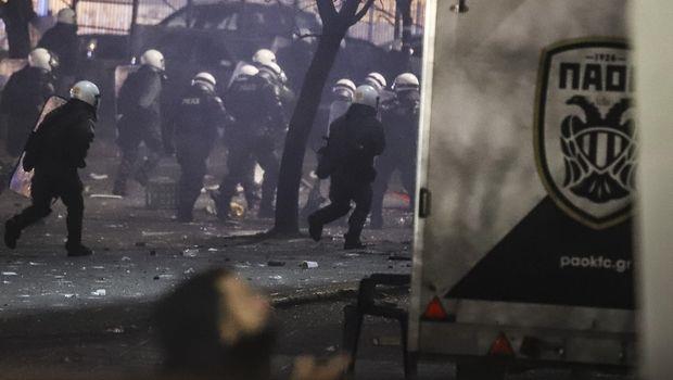 Η ΠΑΕ Ολυμπιακός προέβη σε δεύτερη καταγγελία για όσα συνέβησαν έξω απ' το γήπεδο της Τούμπας, με βάση την έκθεση της Αστυνομίας Θεσσαλονίκης και ζητάει τη δίωξη του ΠΑΟΚ