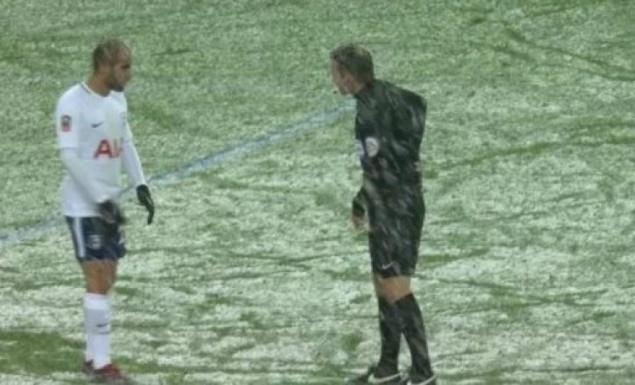 Σε ένα άνευ προηγουμένου blooper προέβη ο διαιτητής του αγώνα κυπέλλου Τότεναμ-Ρότσντεϊλ ο οποίος στην προσπάθειά του να είναι τυπικός κατήργησε την... λογική.
