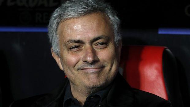 Η Κρίσταλ Πάλας άνοιξε το σκορ κόντρα στην Μάντσεστερ Γιουνάιτεντ με γκολάρα του... Κύπριου Άνδρου, που άφησε άγαλμα τον Νταβίδ Ντε Χέα, όμως οι "κόκκινοι διάβολοι" νίκησαν με επική ανατροπή 3-2 (VIDEO).
