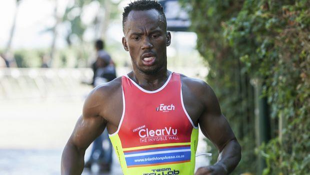 Θύμα απίστευτης επίθεσης από τρεις άνδρες που προσπάθησαν να τον ακρωτηριάσουν με πριόνι έπεσε την Τρίτη (6/3) ο τριαθλητής από τη Νότια Αφρική, Μλέντζι Γκουάλα