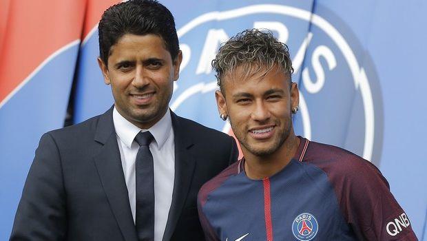 Η Παρί Σεν Ζερμέν απέτυχε ξανά να κάνει την υπέρβαση στην Ευρώπη, τα δημοσιεύματα περί φυγής του Νεϊμάρ φουντώνουν και γι' αυτό ο πρόεδρος της γαλλικής ομάδας, Νασέρ Αλ Κελαϊφί, ταξιδεύει στην Βραζιλία για να... καλοπιάσει τον παίκτη!