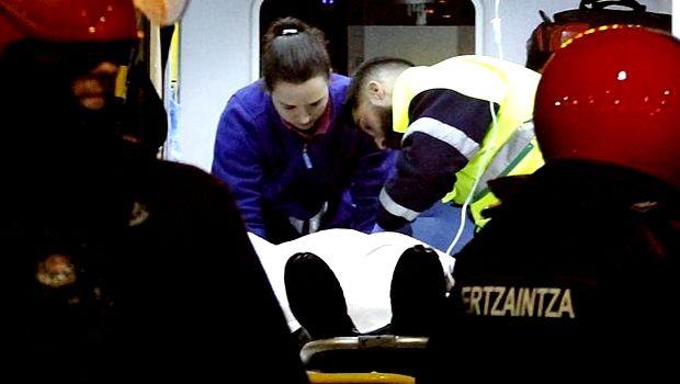 Οπαδοί της Μαρσέιγ επιτέθηκαν σε δύο security της θύρας 21 του "San Mames" και τραυμάτισαν με αιχμηρό αντικείμενο στο λαιμό έναν εξ' αυτών. Ρίψη φωτοβολίδων από τους Μασσαλούς πριν την έναρξη του ματς