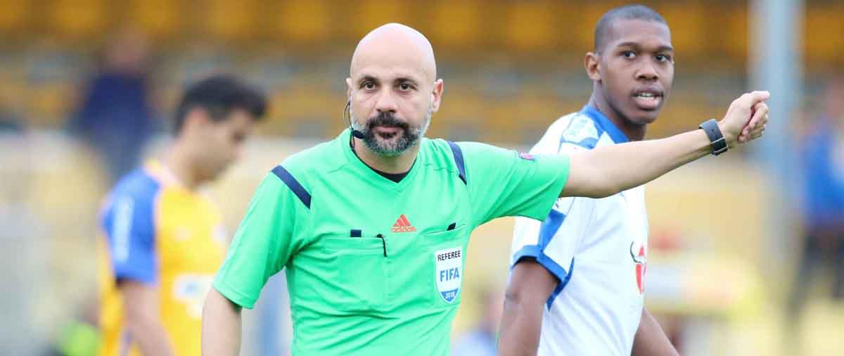 Οι δύσκολες φάσεις και οι αποφάσεις του διαιτητή στο ντέρμπι κορυφής στο «Τσίρειο»