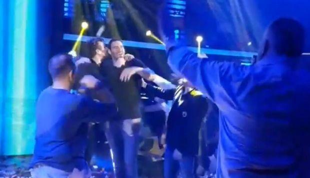 Χαρές, τραγούδια, χοροί! Οι παίκτες της ΑΕΚ βρέθηκαν σε γνωστό νυχτερινό κέντρο για να πανηγυρίσουν για την κατάκτηση του Basketball Champions League, γλεντώντας με την ψυχή τους!