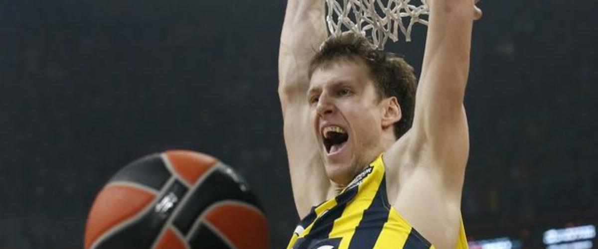 Ανώτερη και πιο... "ψημένη" σε αγώνες αυτού του επιπέδου, η Φενέρμπαχτσε νίκησε την Ζάλγκιρις (76-67) στον πρώτο ημιτελικό του Final Four της EuroLeague και προκρίθηκε στον Τελικό της Κυριακής με στόχο το repeat