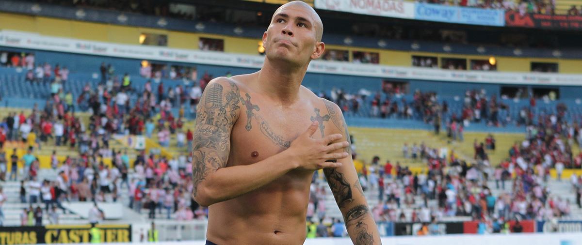 Τον υψηλόσωμο πολυθεσίτη Χόρχε Ενρίκε Γκαρσία ετοιμάζεται ν’ αποκτήσει το «τριφύλλι»