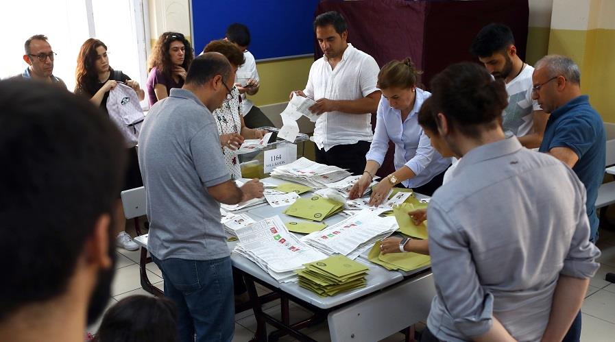 Turkish people vote in snap elections
