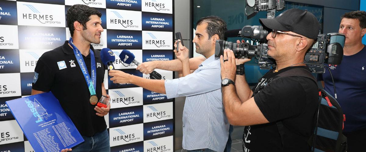 Κάποιος άλλος στη θέση του θα είχε κλείσει το πρώτο τραπέζι σε κάποιο παραλιακό μαγαζί της Λεμεσού, θα άνοιγε 1-2 μπουκάλια με φίλους, θα έκανε έναν μεγάλο λογαριασμό και ένα μεγαλύτερο… κεφάλι