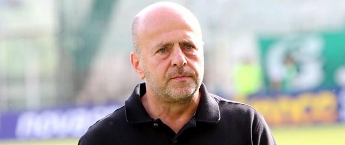 Για τη στάση του έναντι στον υφυπουργό αθλητισμού και τη συμφωνία της ΕΡΤ με τις επτά τηλεοπτικές άστεγες ομάδες