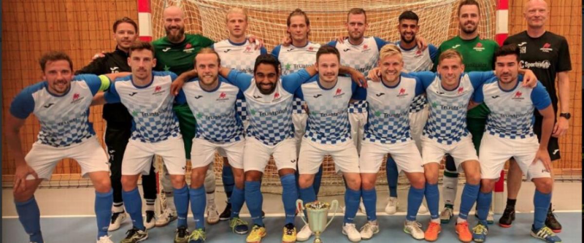 Η απεργία των παικτών της Εθνικής Δανίας έφερε στην θέση τους την Εθνική ομάδα Futsal, τα μέλη της οποίας είναι ερασιτέχνες και βιοπορίζονται από άλλες ασχολίες!