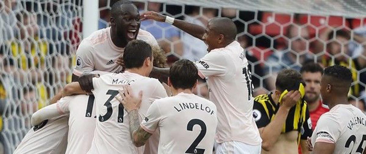 Μέσα σε τρία λεπτά, οι «κόκκινοι διάβολοι» σημείωσαν δύο γκολ κι έφτασαν στη νίκη με 2-1