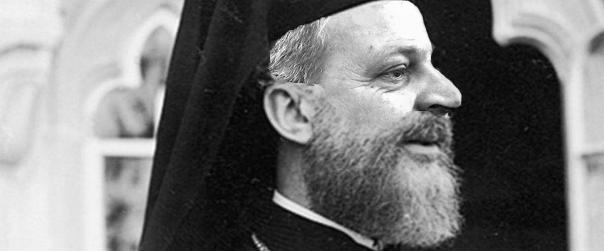 O επικριτικός, καυστικός αλλά και χιουμοριστικός τρόπος με τον οποίο οι φίλοι του ΑΠΟΕΛ τα βάζουν με τον πρόεδρο της ομάδας