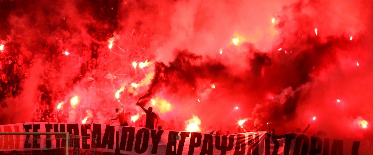Για άναμμα φωτοβολίδων και για είσοδο φιλάθλων στον αγωνιστικό χώρο τιμωρούνται με 32.000 ευρώ και ποινή κλείσιμος μέρου της νότιας κερκίδας
